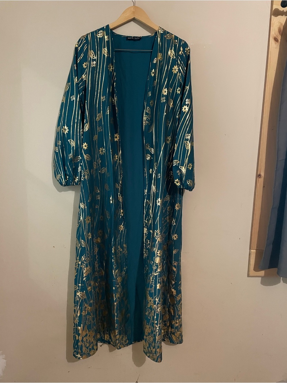 ⚠️ SHEIN | Raffinéa long robe set features a floral gold print